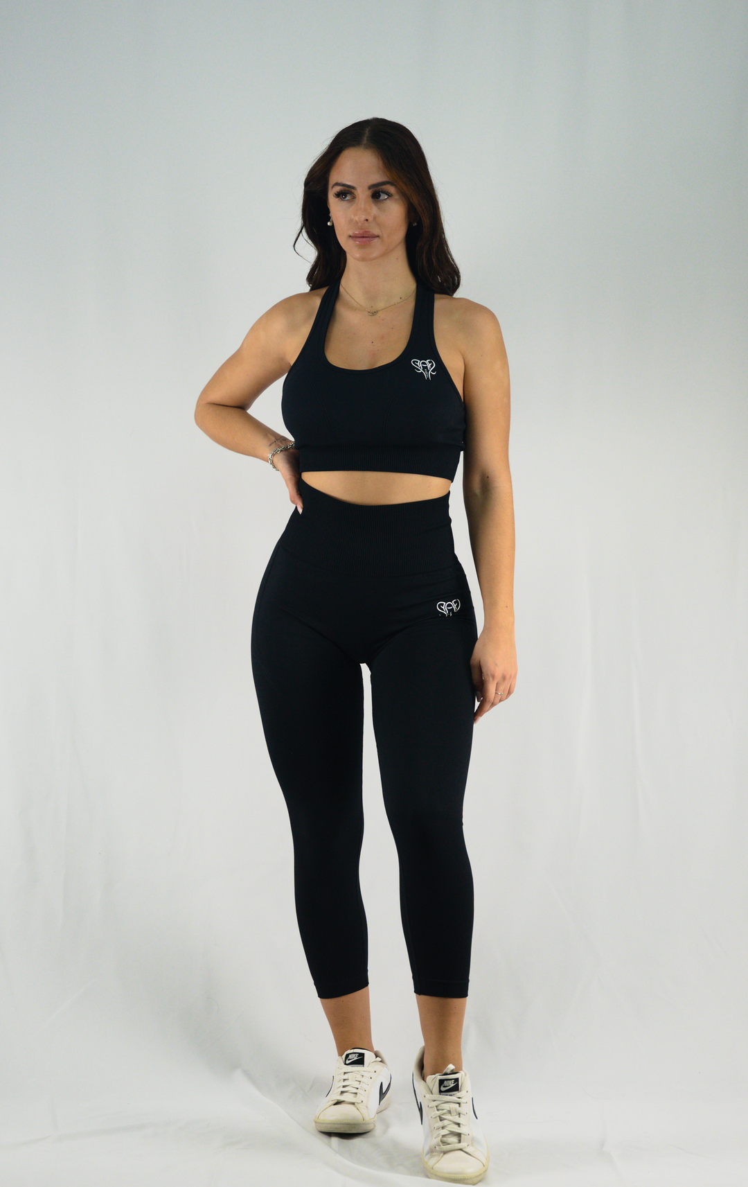 Conjunto para gimnasio de chica top y leggings